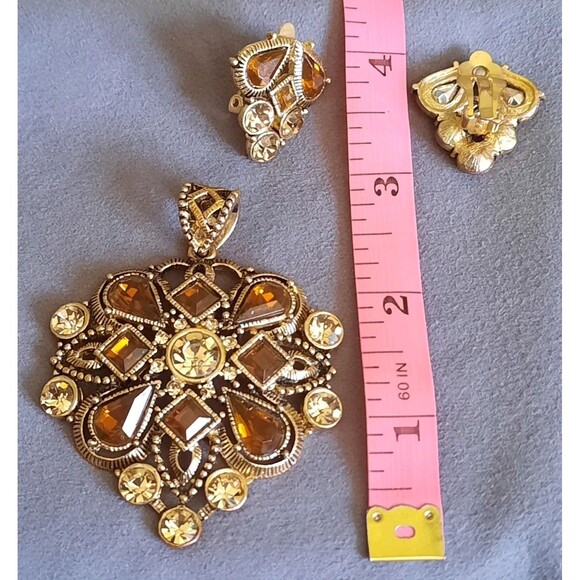 Vintage Ornate Large Gold Amber Brown Rhinestone Pendant & Clip on Earrings XLNT - Picture 3 of 5